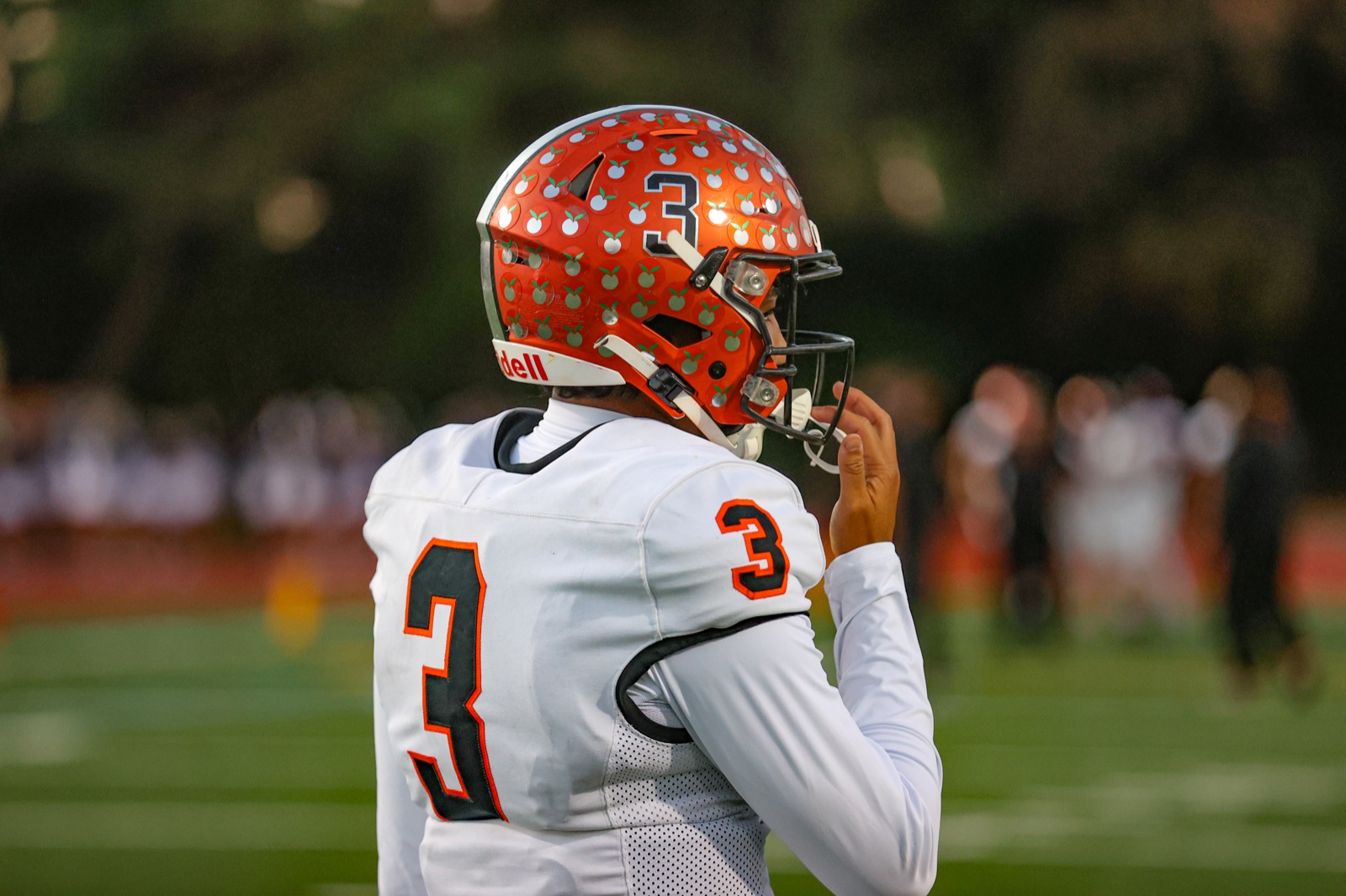 Orange Panthers player locked in before the snap